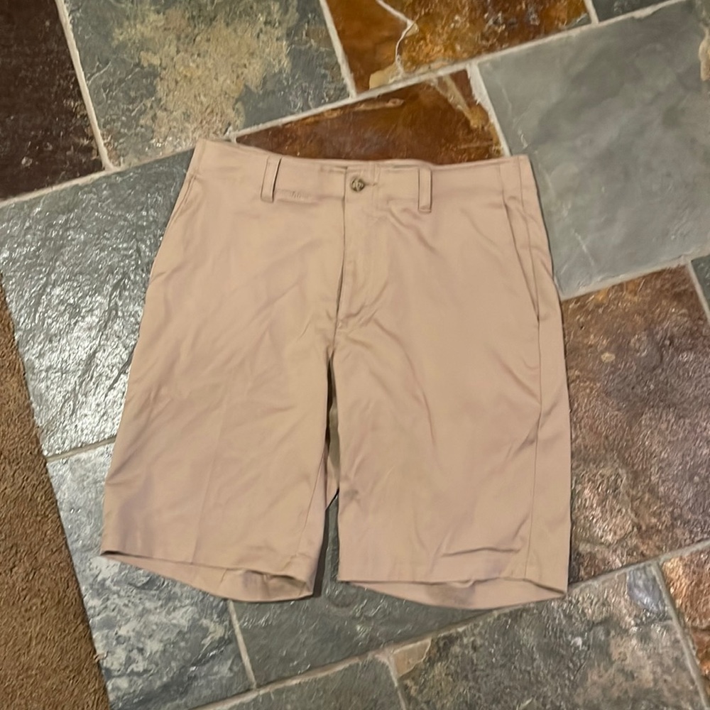 Size 32 pga your golf shorts. Very comfortable and nice. No tears